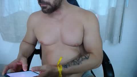 Snapshot of corolaxxl chatting on 01.11.26 corolaxxl online show from 01.11.26