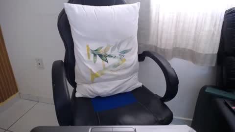 Snapshot of corolaxxl chatting on 03.04.26 corolaxxl online show from 03.04.26