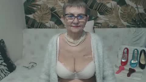 Snapshot of corssika chatting on 04.29.26 corssika online show from 04.29.26
