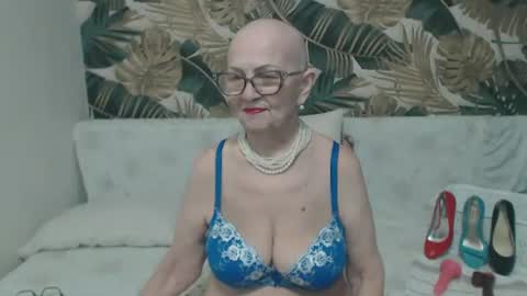 Snapshot of corssika chatting on 06.19.26 corssika online show from 06.19.26