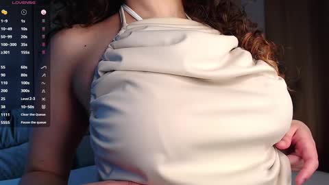 Snapshot of cosmos_baby chatting on 01.09.25 Luna online show from 01.09.25