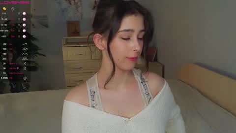 Snapshot of cosmos_baby chatting on 12.04.25 Luna online show from 12.04.25