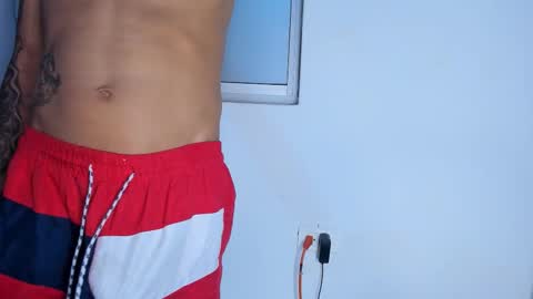 Snapshot of couple_no_limits22 chatting on 11.23.25 couple_no_limits22 online show from 11.23.25