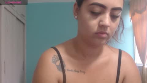 Snapshot of couple_sexandlove chatting on 12.17.25 ALEJANDRO Y EMILY online show from 12.17.25