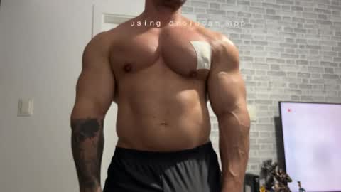 couplemuscle40 online show from 11.11.25