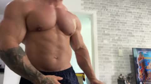 couplemuscle40 online show from 04.17.26