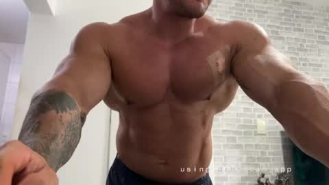couplemuscle40 online show from 05.08.26