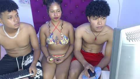 Snapshot of couples_nasty chatting on 09.12.25 ANDRES SOFHIA Y CAMILO online show from 09.12.25