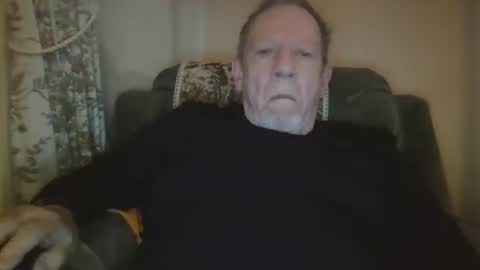 Snapshot of courieral1 chatting on 11.24.25 courieral1 online show from 11.24.25