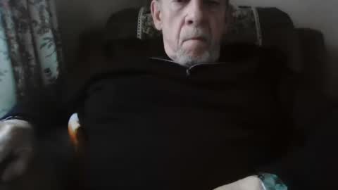 Snapshot of courieral1 chatting on 12.17.25 courieral1 online show from 12.17.25