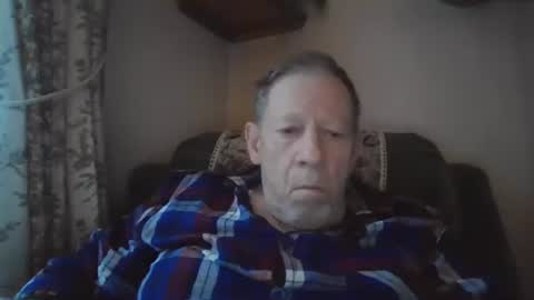 Snapshot of courieral1 chatting on 12.22.25 courieral1 online show from 12.22.25