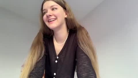 Snapshot of coyness_geneva chatting on 02.06.25 Geneva online show from 02.06.25