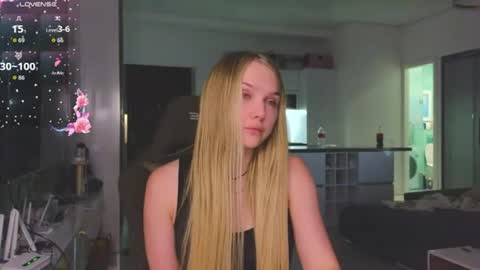 Snapshot of cravelucy chatting on 07.25.26 lucy online show from 07.25.26