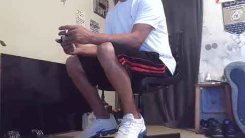 Snapshot of crazy4feetmanic chatting on 11.27.25 drbucknaked online show from 11.27.25