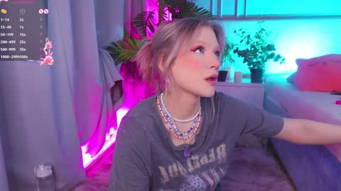 Snapshot of crazy__wine chatting on 12.08.24 Sonya online show from 12.08.24
