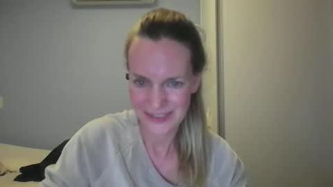 Anny online show from 11.22.25