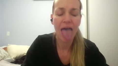 Snapshot of crazyanny chatting on 06.23.26 Anny online show from 06.23.26