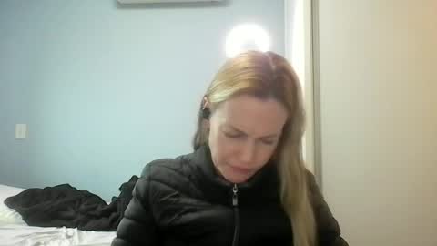 Snapshot of crazyanny chatting on 06.25.26 Anny online show from 06.25.26