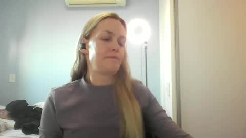 Snapshot of crazyanny chatting on 06.29.26 Anny online show from 06.29.26