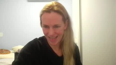 Snapshot of crazyanny chatting on 06.30.26 Anny online show from 06.30.26