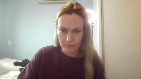 Snapshot of crazyanny chatting on 07.15.26 Anny online show from 07.15.26