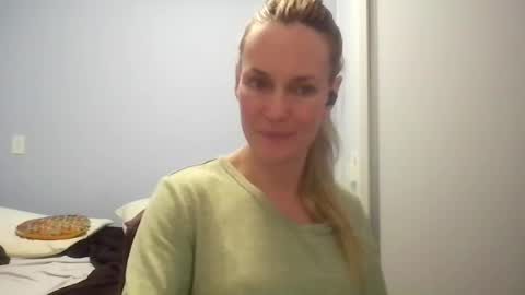 Snapshot of crazyanny chatting on 07.27.26 Anny online show from 07.27.26