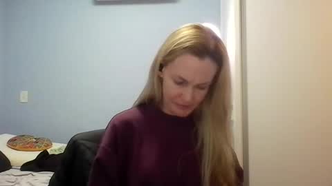 Snapshot of crazyanny chatting on 07.27.26 Anny online show from 07.27.26