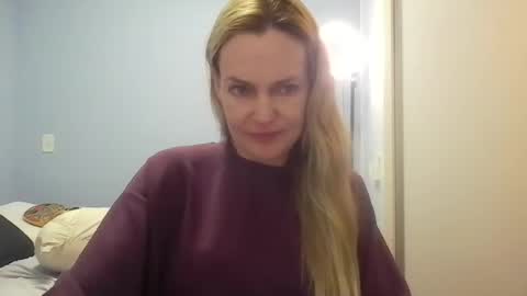 Snapshot of crazyanny chatting on 07.28.26 Anny online show from 07.28.26
