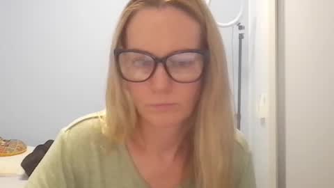 Snapshot of crazyanny chatting on 07.30.26 Anny online show from 07.30.26