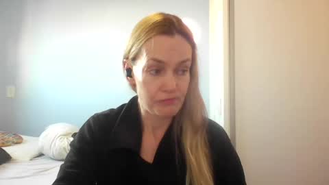 Snapshot of crazyanny chatting on 08.06.26 Anny online show from 08.06.26