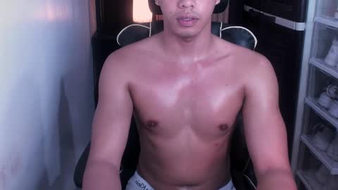 Snapshot of crazyasiancum chatting on 10.06.25 Zion online show from 10.06.25