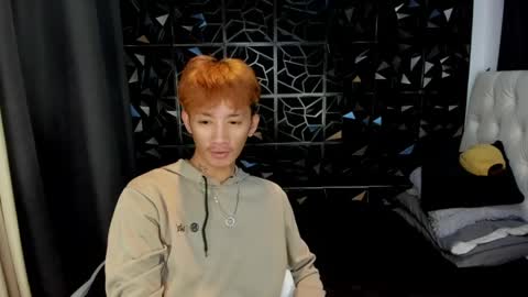 Snapshot of crazyasiantwinkxx chatting on 04.01.26 Jes online show from 04.01.26