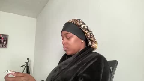 Snapshot of creame_sensation chatting on 12.15.25 PHANTOMTARGARYENXXX online show from 12.15.25