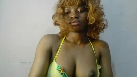 Snapshot of creamy_babyx chatting on 06.18.26 Creamy babyx online show from 06.18.26