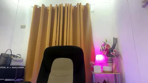 Snapshot of creamy_cock26 chatting on 09.28.25 A S H L Y online show from 09.28.25