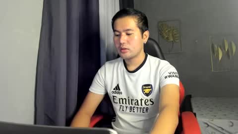 Snapshot of creamynow chatting on 12.22.24 BareCreamyCum online show from 12.22.24