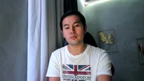 Snapshot of creamynow chatting on 01.04.25 BareCreamyCum online show from 01.04.25