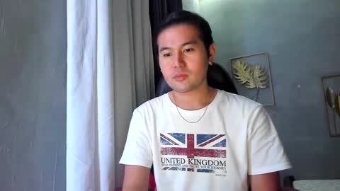 Snapshot of creamynow chatting on 01.05.25 BareCreamyCum online show from 01.05.25