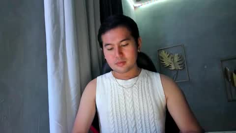 Snapshot of creamynow chatting on 01.05.25 BareCreamyCum online show from 01.05.25