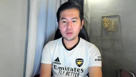 Snapshot of creamynow chatting on 01.08.25 BareCreamyCum online show from 01.08.25