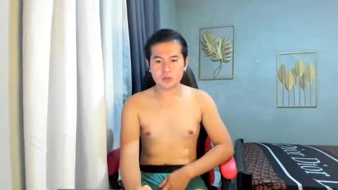 Snapshot of creamynow chatting on 01.08.25 BareCreamyCum online show from 01.08.25