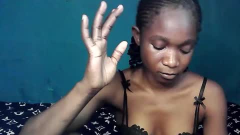 Snapshot of creamyxsugar chatting on 10.31.25 creamyxsugar online show from 10.31.25