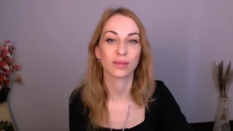 Snapshot of create_your_own_sun chatting on 11.20.25 Lera online show from 11.20.25