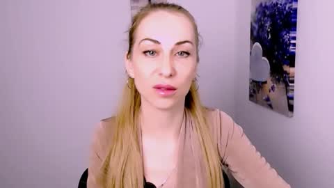 Snapshot of create_your_own_sun chatting on 11.26.25 Lera online show from 11.26.25