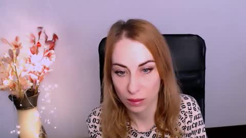 Snapshot of create_your_own_sun chatting on 12.14.25 Lera online show from 12.14.25