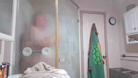 Snapshot of creeeping_death chatting on 11.13.25 The hopeless romantic online show from 11.13.25