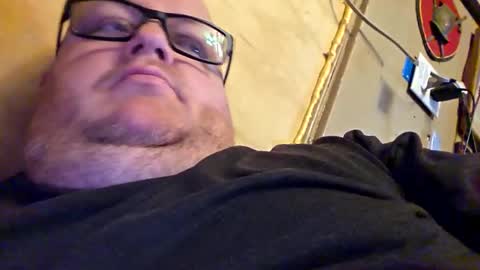 Snapshot of creeeping_death chatting on 12.15.25 The hopeless romantic online show from 12.15.25