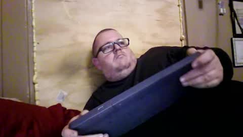 Snapshot of creeeping_death chatting on 12.19.25 The hopeless romantic online show from 12.19.25