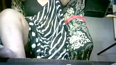 Snapshot of crezybhabihot chatting on 02.15.26 Sonika69 online show from 02.15.26