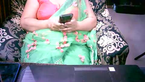 Snapshot of crezybhabihot chatting on 03.11.26 Sonika69 online show from 03.11.26